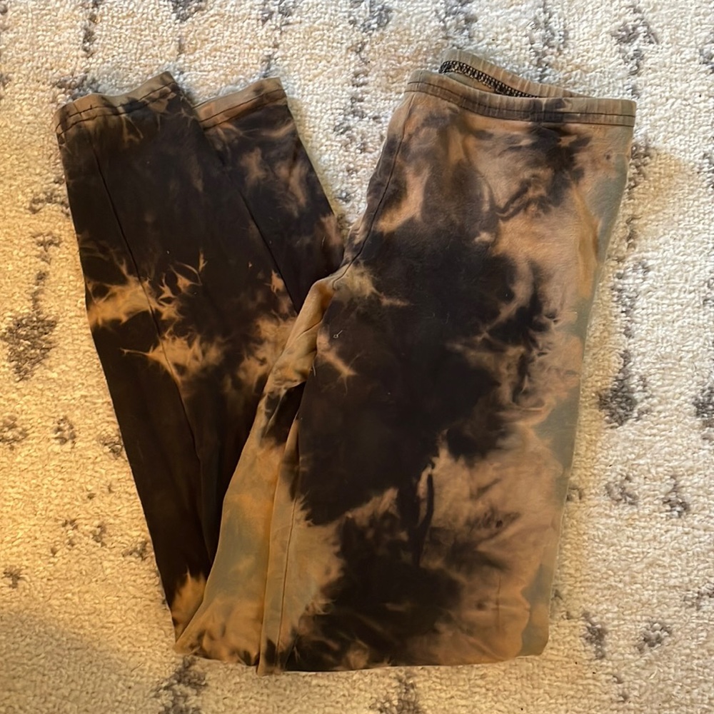 diy-bleach dyed old navy leggings :)